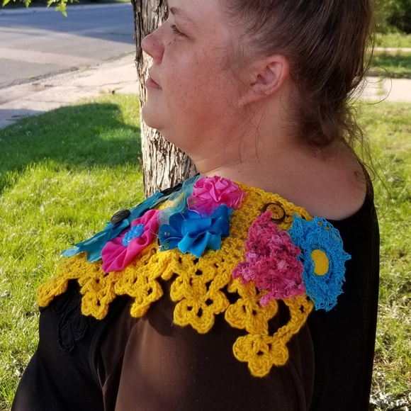 Over Shoulder Flower Pin - Picture 3 of 3